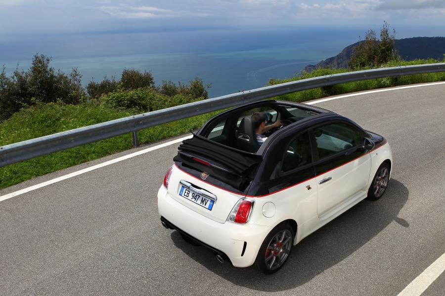  Abarth 500C 2010 года  (фото 26 из 48)